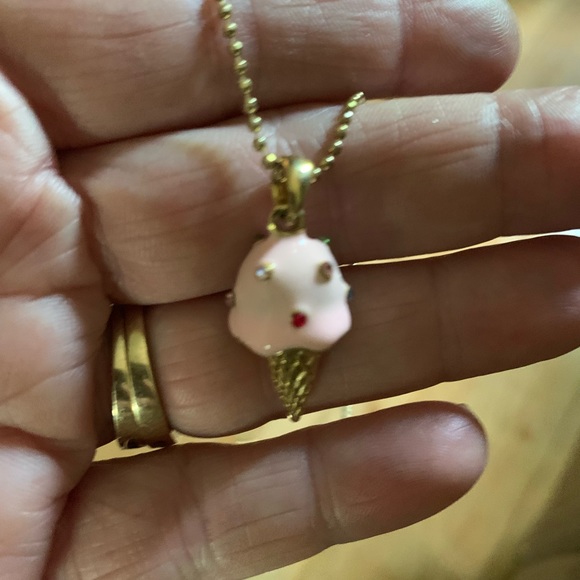 Adorable Ice Cream cone necklace - Picture 5 of 7
